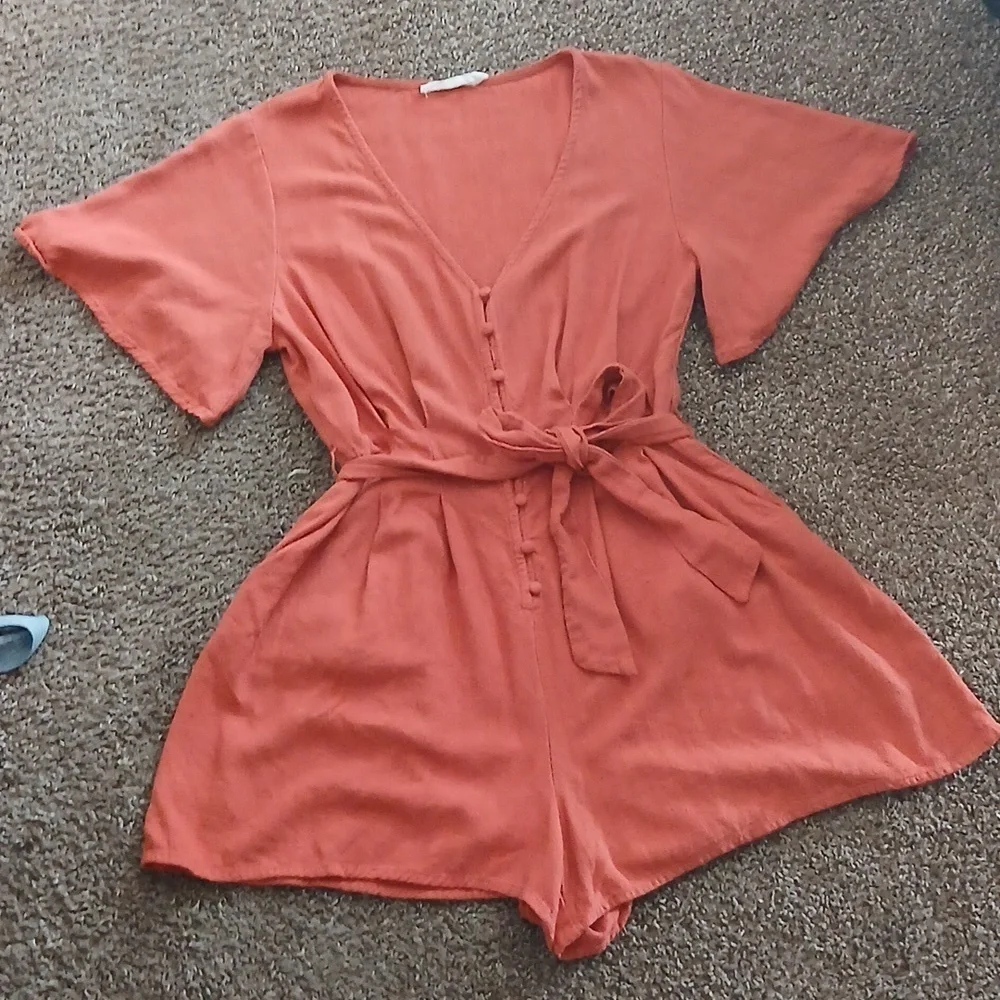 Lush coral solid tie waist Romper size Small - Picture 1 of 15